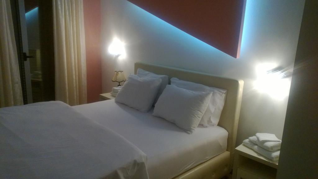 Hotel Oasis Podgorica Quarto foto