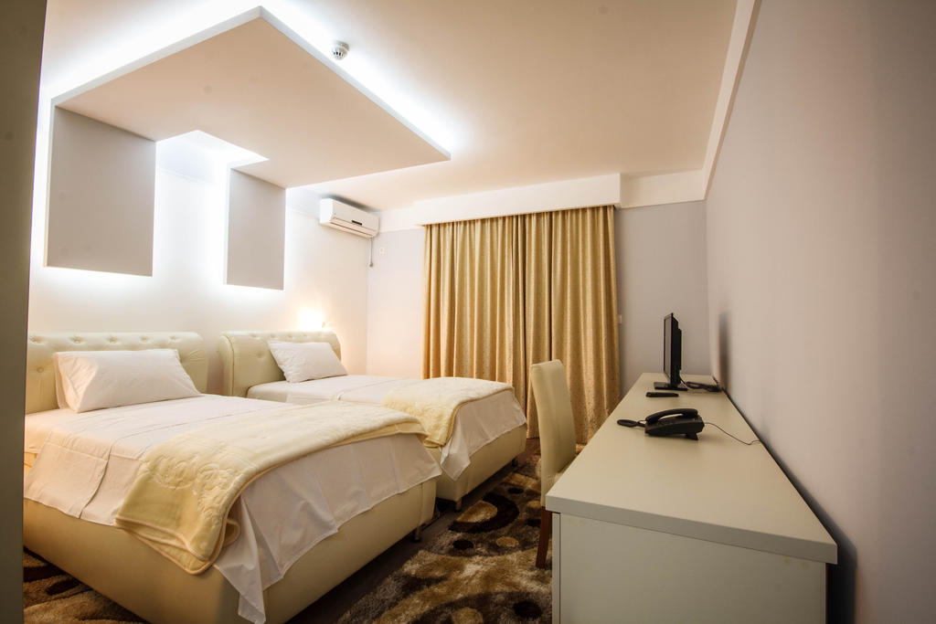 Hotel Oasis Podgorica Quarto foto