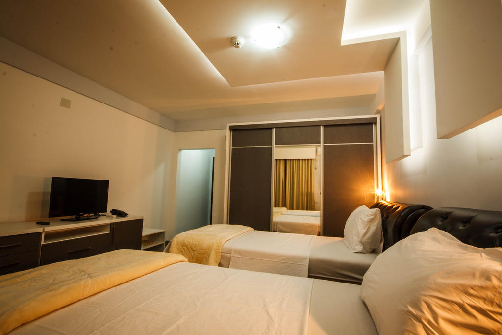 Hotel Oasis Podgorica Quarto foto