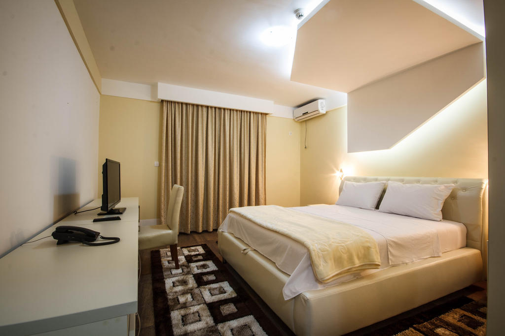 Hotel Oasis Podgorica Quarto foto