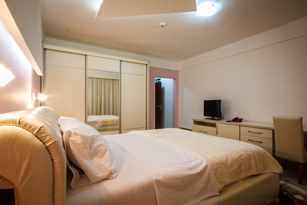 Hotel Oasis Podgorica Quarto foto